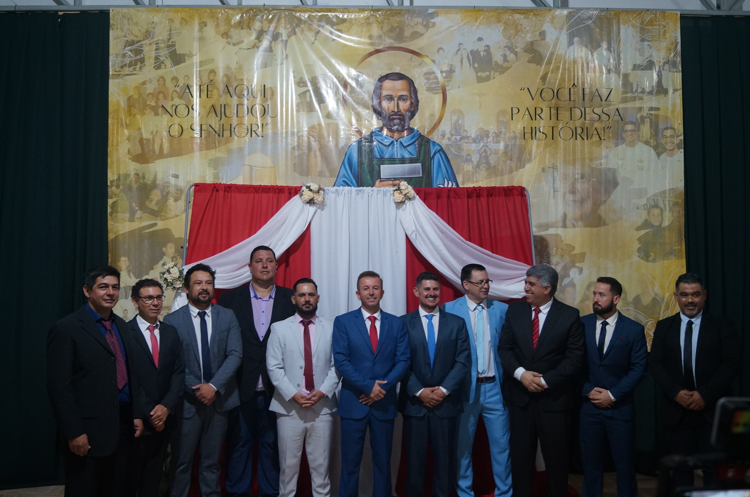 VEREADORES, PREFEITO E VICE-PREFEITO TOMAM POSSE EM BARRA DO QUARAÍ