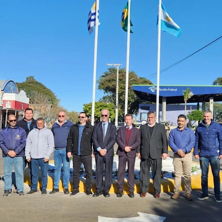 VEREADORES PRESTIGIAM A INAUGURAÇÃO DO MARCO REFERENCIAL DA TRÍPLICE FRONTEIRA